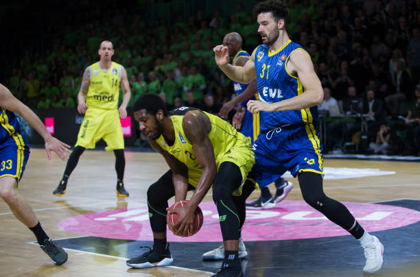 何总能让我 何总能让我