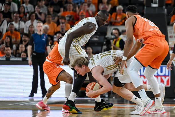 相比其他三 相比其他三