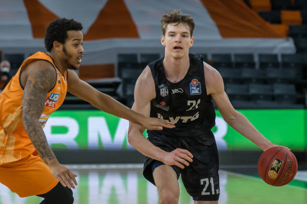 阿圭罗：足球属于所有人而非只是皇马.