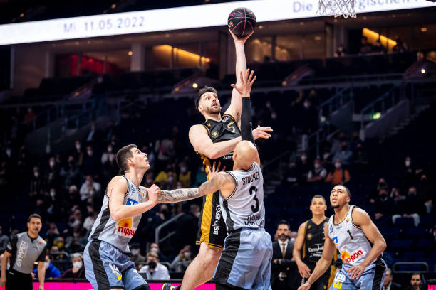 英足总杯+德甲串关解析 普雷斯顿VS维拉+弗赖堡VS柏林联合.