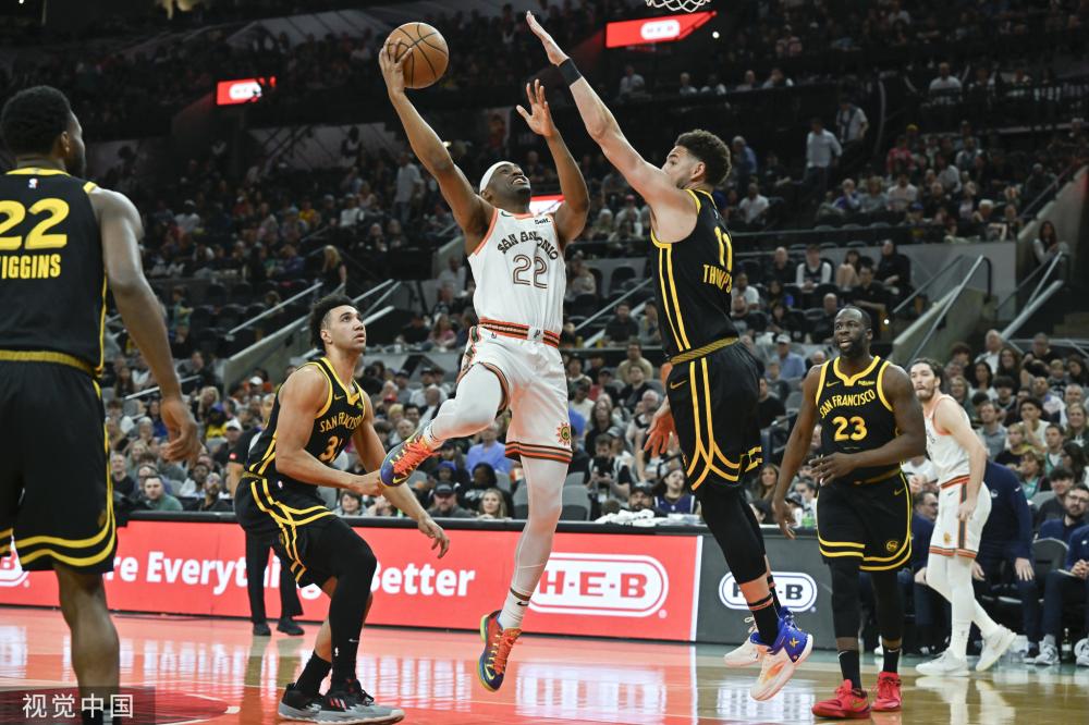 体育英超：纽卡斯尔联队2-1送热刺队赛季首败